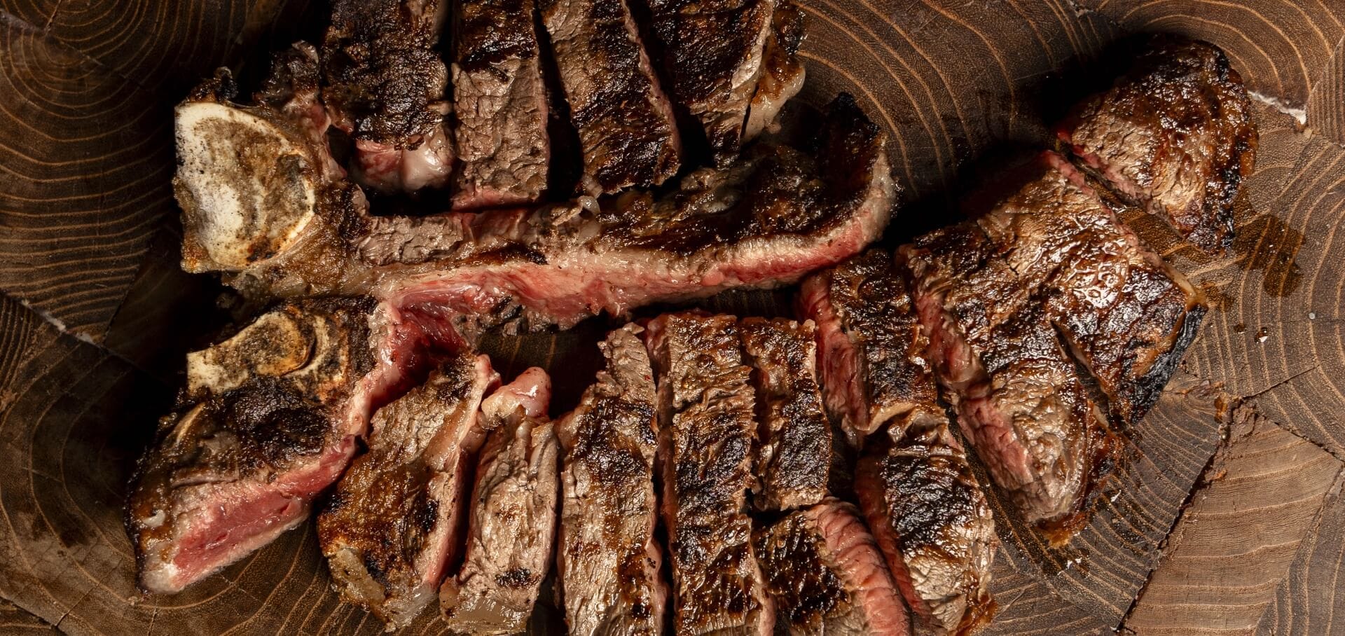 trattoriasanlorenzo-fiorentina-cotta-e-tutta-tagliata-sul-tagliere